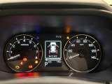 様々な車両情報を表示できるTFTマルチインフォメーションディスプレイを中央に配した視認性の高い大型2眼メーターです