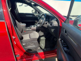人間工学に基づいた設計で、理想的な運転姿勢を常にキープします。Ergonomic design maintains your ideal driving posture.