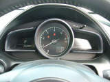 視認性に優れた表示が、必要な情報を瞬時に伝えます。Excellent visibility displays convey information instantly.