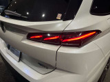 国産車にはないハイセンスなデザイン、光り方をするテールレンズ
