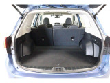 車体構造の見直しや新しいパワーリヤゲートの採用により、荷室幅および荷室開口部を拡大。サイズの大きな荷物の出し入れがしやすくなっております。