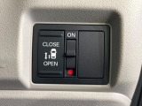 【パワースライドドア】スマートキーや運転席のスイッチでスライドドアの開閉が可能♪電動だから力を入れてドアを開ける必要が無く、小さいお子様でも、重い荷物を持っている時もラクに開け閉めできます♪