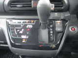 オートエアコンですので、車内を快適な空間に出来ます♪