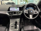 コックピットは、BMWらしくセンター・コンソールがドライバーに向けて傾けられた設計になっています。