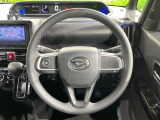 インテリアに合わせたデザインのステアリングは、運転される方のことも考え、運転しやすい形状、大きさです。是非一度、実際に触ってお確かめください。