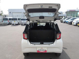 荷室です。後席を倒して荷室を広くできます。
