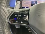 ◆クルーズコントロールにレーダーセンサーを組み合わせ、先行車を測定し設定されたスピードを上限に自動で加減速を行います。一定の車間距離を維持することで、長距離走行でのドライバーの疲労を低減させます。