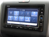 純正メモリーナビ(VXM-214VFi)を装着しております。AM、FM、CD、DVD再生、Bluetooth、音楽録音再生、フルセグTVがご使用いただけます。初めて訪れた場所でも安心ですね!