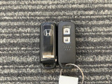スマートキー付。キーを取り出さなくてもドアロックの施錠・開錠、エンジンの始動が出来ます。雨の日や荷物の多い日にとても便利ですね。