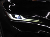 「アダプティブハイビームシステム(AHS)」が装備。LEDの配光範囲を細やかに制御し、先行車や対向車に光が当たる部分だけを自動的に遮光するので、ハイビームでの走行頻度がより向上します。