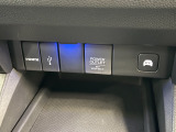 電子パーキングスイッチやブレーキホールド機構により、渋滞追従のアダプティブオートクルーズ機能がありますのでロングドライブや渋滞時にもらくらくです