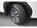 タイヤサイズは235/50R19です