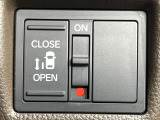 【パワースライドドア】スマートキーや運転席のスイッチでスライドドアの開閉が可能♪電動だから力を入れてドアを開ける必要が無く、小さいお子様でも、重い荷物を持っている時もラクに開け閉めできます♪