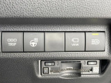 【ステアリングヒーター】冬場に冷たくなりやすい革巻きステアリングを、スイッチ一つで素早く適温に!エアコンよりも早く温まってくれるので、寒い日の運転も快適になりますね♪