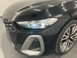 マトリクスLEDヘッドライトは、ロービーム用のLEDライトと、ひとつのユニットに多数のLEDが組み込まれたハイビーム用ヘッドライトが組み合わされた革新のヘッドライトです。