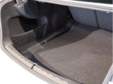BMWではスペアタイヤが非搭載となるため、スペースは拡大されており、収納スペースとして利用可能。トランクの下にも収納スペースがあり、意外と役に立つスペースでございます。