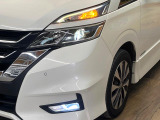 【LEDヘッドライト】悪天候や夜間走行時も良好な視界を確保し安心して運転できる高輝度LEDヘッドライトを装備!点灯速度が早く、消費電力も抑えられています。