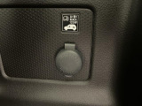 【シガーソケット(アクセサリーソケット)】車内で利用する電気製品の電源として広く利用できます!アダプターを入れることで、スマートフォンの充電なども可能です!