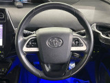 インテリアに合わせたデザインのステアリングは、運転される方のことも考え、運転しやすい形状、大きさです。是非一度、実際に触ってお確かめください。
