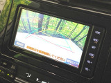 【バックカメラ】駐車時に後方がリアルタイム映像で確認できます。大型商業施設や立体駐車場での駐車時や、夜間のバック時に大活躍!運転スキルに関わらず、今や必須となった装備のひとつです!