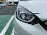 LEDヘッドライト&LEDフォグランプ搭載でしっかり明るく照らしてくれるので、夜間走行や不慣れな道でも安心です。