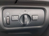 運転席右側にはライトスイッチの他トランクの開閉もボタンもございます。