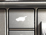 【パワーバックドア】スマートキーや運転席のボタンを押すだけでリアゲートが自動で開閉します!荷物を持っている時や、高い位置にあるバックドアを閉める際に便利な機能です♪