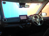フロントガラスが広く視界が広々としているので、運転がとてもし易いです!