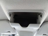 眼鏡・サングラスホルダーが装備されています。