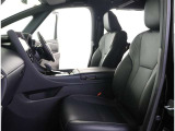 高いホールド性で運転姿勢が安定します。長距離ドライブでも疲れにくいのが魅力です。快適なドライビングライフをお送りください♪