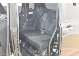 中古車をキレイで気持ちよくお乗りいただけるよう、エンジンルームからシートを外した洗浄まで、目に見えない部分も徹底的に洗浄しています!