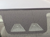 走行中に前方の車両と歩行者を認識し、衝突の危険性があると判断した場合にドライバーへ注意喚起。さらに危険性が高まった場合には緊急ブレーキで減速、衝突の回避や、衝突時の被害軽減に寄与します。