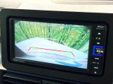 【バックカメラ】駐車時に後方がリアルタイム映像で確認できます。大型商業施設や立体駐車場での駐車時や、夜間のバック時に大活躍!運転スキルに関わらず、今や必須となった装備のひとつです!