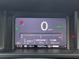 ホンダセンシング装着車となっております。衝突軽減ブレーキ、誤発進抑制機能、歩行者事故低減ステアリング、路外逸脱抑制機能、アダプティブクルーズコントロール、車線維持支援システム他、安全運転を幅広く支援。