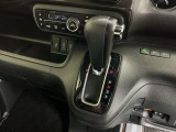 発進時から滑らかに加速する無段階変速のCVTはストップ&ゴーの多い街の中も快適です
