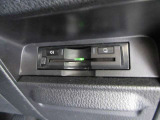 【ETC車載器】は、ビルトインタイプですっきり収納され、見た目も使い勝手も満足のアイテムです。