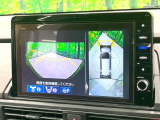 【マルチビューカメラシステム】専用のカメラにより、上から見下ろしたような視点で360度クルマの周囲を確認することができます☆死角部分も確認しやすく、狭い場所での切り返しや駐車もスムーズに行えます。