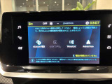 いつの時代もライバル車よりスポーティーな感性を積極的に取り入れてきたプジョー独特のインパネ造形です