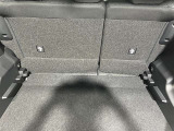 リアシートを起こした状態の荷室です