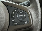 ◆アダプティブクルーズコントロール◆予め設定した車速内でクルマが自動的に加減速。前走車との適切な車間距離を維持しながら追従走行します。【LKAS】車線維持支援システムでステアリング操作を支援。