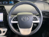 【純正革巻きステアリング】上質な革を使用することで、手にしっかり馴染みとても運転しやすいハンドルです♪