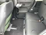 後席の足元スペースもゆったりしてます。