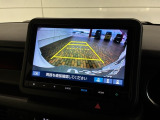 リバースギアに入れるだけで後方の表示へ切り替わります。夜間や雨の日の駐車も楽になりますよ。