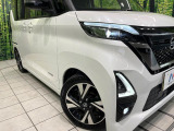 【LEDヘッドライト】悪天候や夜間走行時も良好な視界を確保し安心して運転できる高輝度LEDヘッドライトを装備!点灯速度が早く、消費電力も抑えられています。