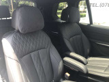 【助手席シート】運転席シート同様長時間乗車・スポーツドライビングでも疲れにくい形状にセッティングされたシートを装備しております。
