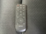 電動テールゲートの操作スイッチです。手荷物が多い時などに大変便利な機能です。
