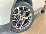 BMW純正アロイホイールはモデルやパッケージに合わせてデザインされています。洗練されたデザインで、足元の個性を引き立てます。