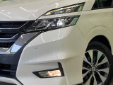 【LEDヘッドライト】悪天候や夜間走行時も良好な視界を確保し安心して運転できる高輝度LEDヘッドライトを装備!点灯速度が早く、消費電力も抑えられています。