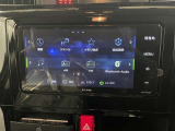 スマホのBluetoothと接続すれば、自分の好きな音楽を聴きながら運転ができます♪ 何処に行くときも、自分の好きな音楽で運転を楽しみましょう!