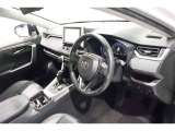 運転席から見たインパネ周りです。シートからはメーターはもちろん、広く周りを見渡せるフロントウィンド&インパネはリラックスして運転に集中することが出来ます!